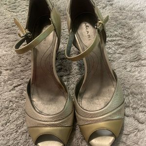 Tahari size 8 peep toe sandals**PRICE DROP**